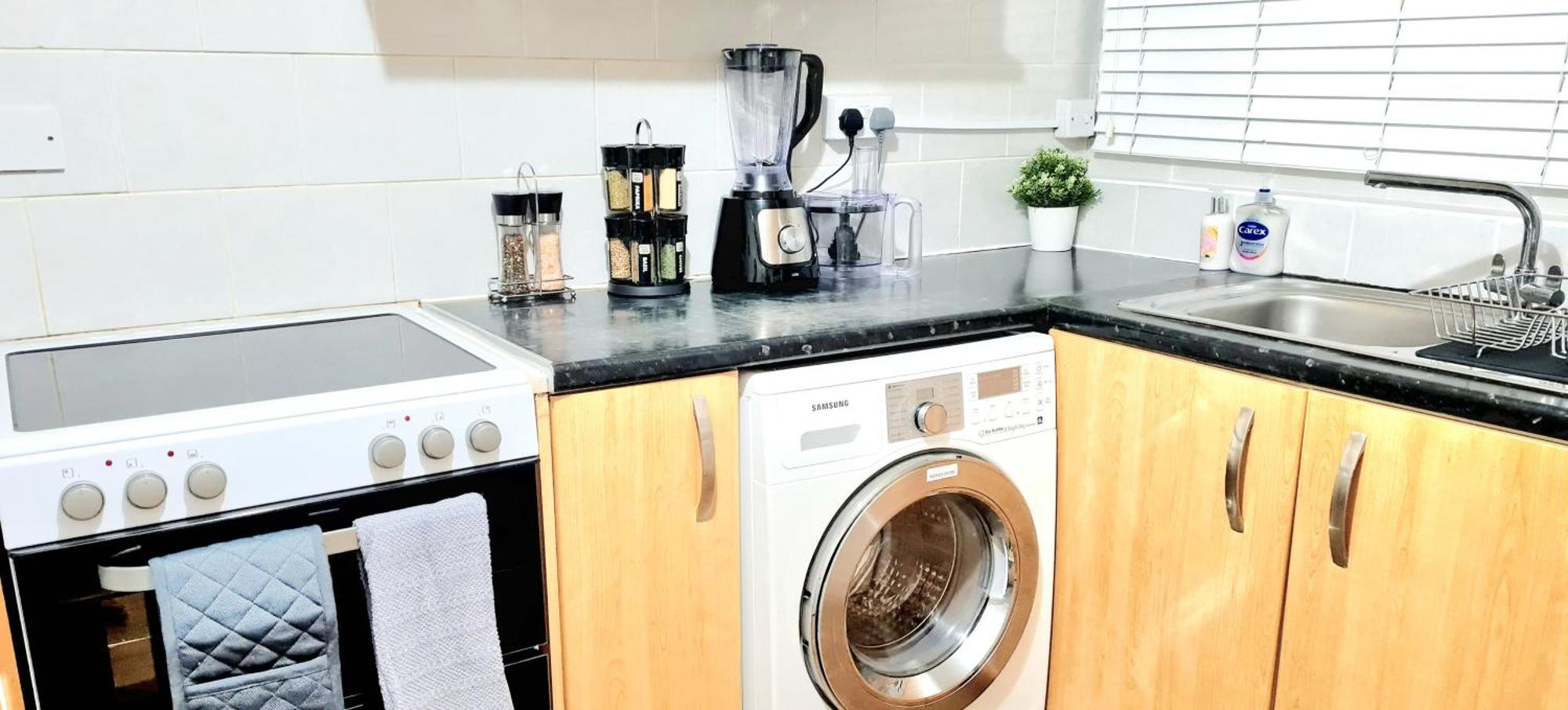 Cosy Luxurious 3 Bedroom House, Free Parking, Free Wifi, Private Garden, Free Netflix Havering Екстериор снимка